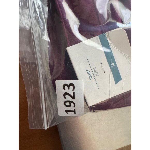 Old Navy Women skirt size 16 Burgundy Suede-Like Button-Front - Picture 15 of 16